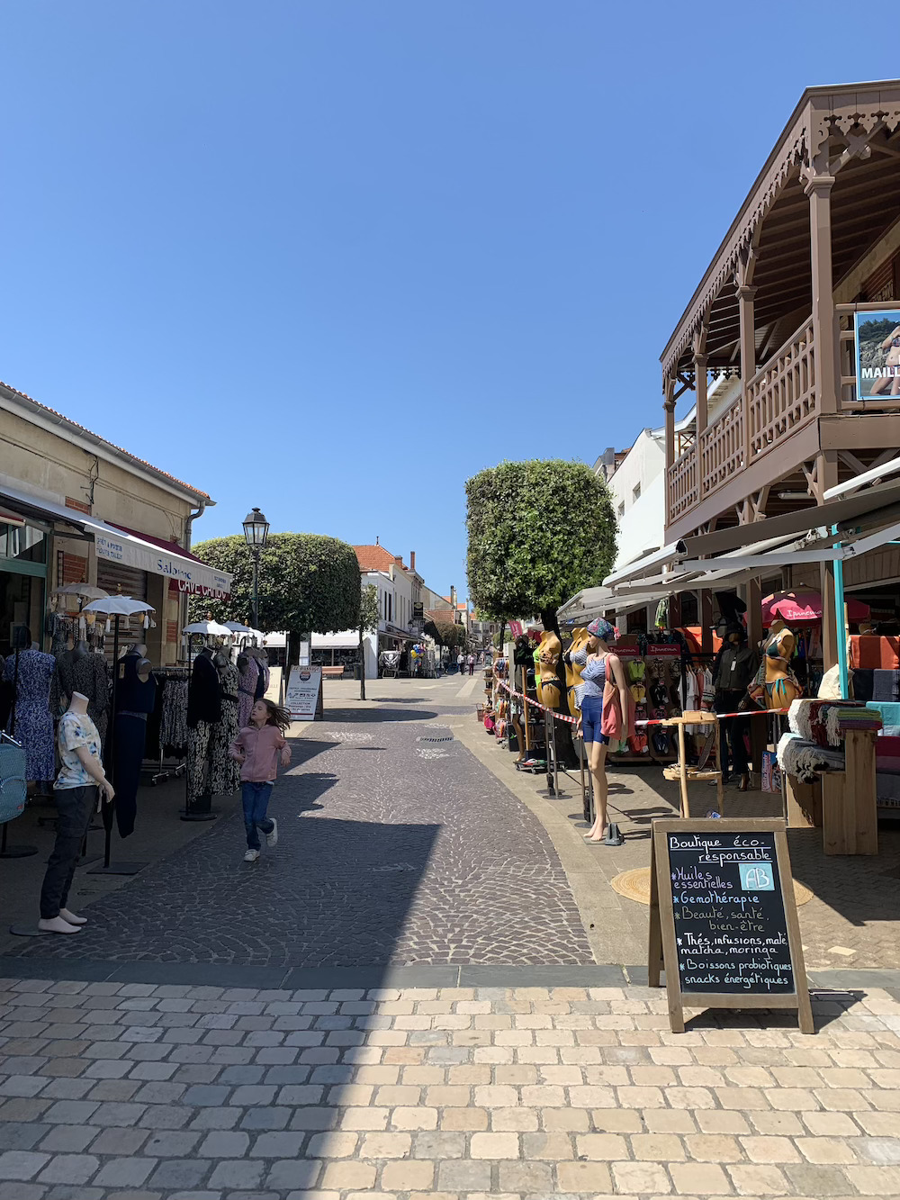 Boutiques rue de la plage à Soulac-sur-Mer